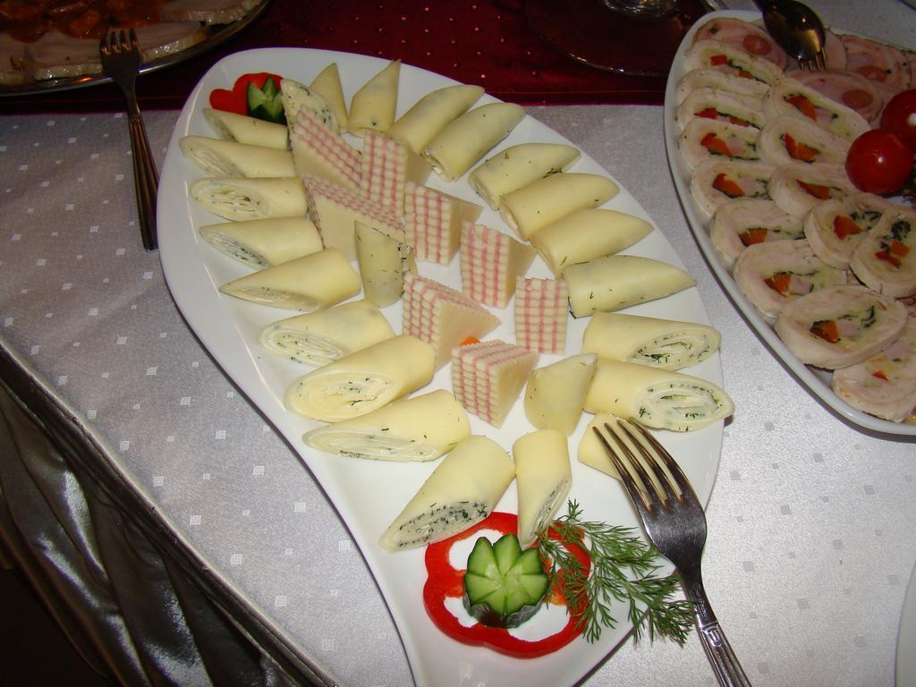 Hotel Helin - Calea Bucuresti Крайова Экстерьер фото