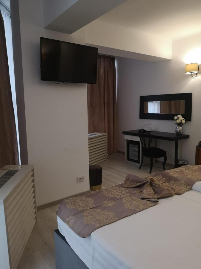 Hotel Helin - Calea Bucuresti Крайова Экстерьер фото