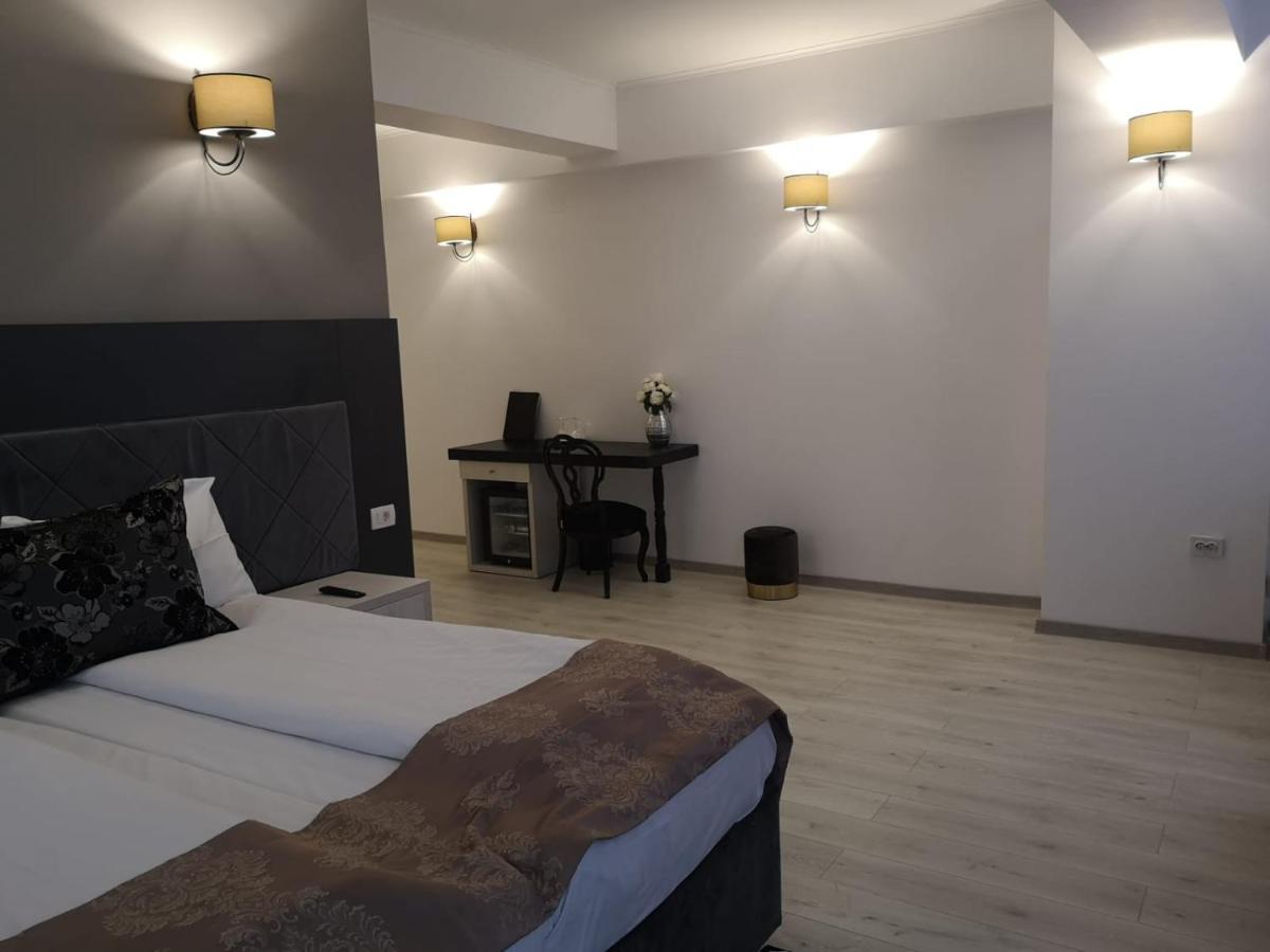 Hotel Helin - Calea Bucuresti Крайова Экстерьер фото